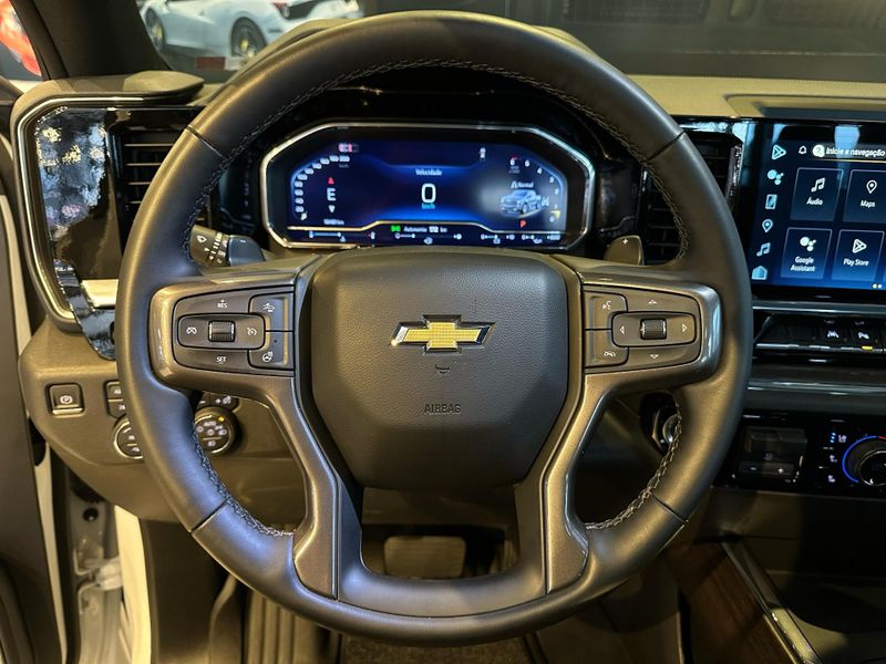 Chevrolet Silverado High Country 5.3 V8 AWD Aut. 2023/2024 CONCEPT MOTORS PASSO FUNDO / Carros no Vale