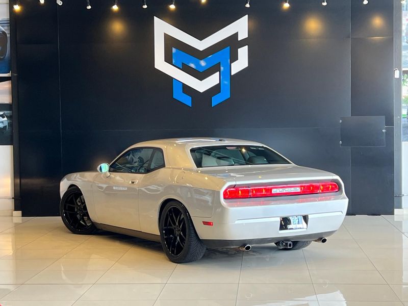 Dodge Challenger 3.5 SE V6 24V GASOLINA 2P AUTOMÃTICO 2009/2009 CONCEPT MOTORS PASSO FUNDO / Carros no Vale
