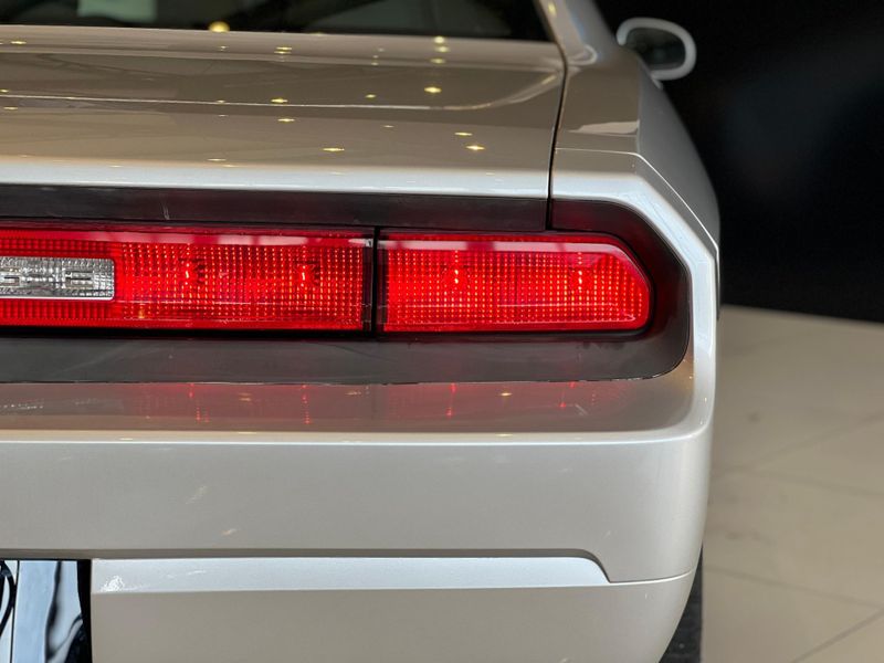 Dodge Challenger 3.5 SE V6 24V GASOLINA 2P AUTOMÃTICO 2009/2009 CONCEPT MOTORS PASSO FUNDO / Carros no Vale