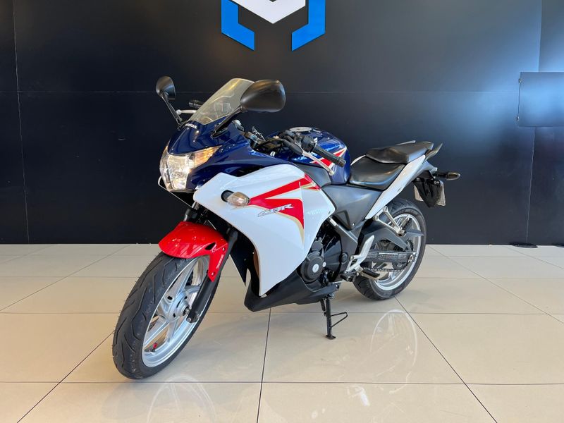 Honda Motos CBR 250 250R 2012/2012 CONCEPT MOTORS PASSO FUNDO / Carros no Vale