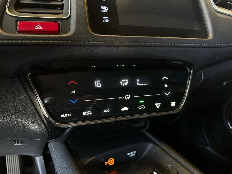 Honda HR-V Touring 1.8 Flexone 16V 5p Aut. 2017/2018 CONCEPT MOTORS PASSO FUNDO / Carros no Vale