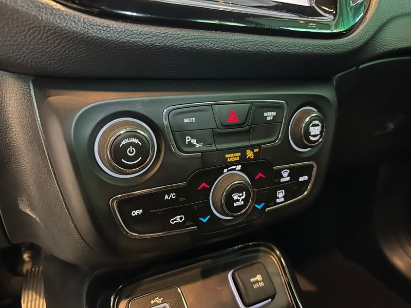 Jeep Compass LIMITED 2.0 4×2 Flex 16V Aut. 2017/2018 CONCEPT MOTORS PASSO FUNDO / Carros no Vale