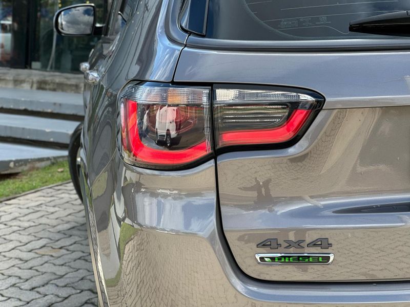 Jeep Compass TRAILHAWK 2.0 4×4 Dies 16V Aut. 2017/2018 CONCEPT MOTORS PASSO FUNDO / Carros no Vale