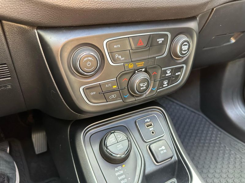 Jeep Compass TRAILHAWK 2.0 4×4 Dies 16V Aut. 2017/2018 CONCEPT MOTORS PASSO FUNDO / Carros no Vale