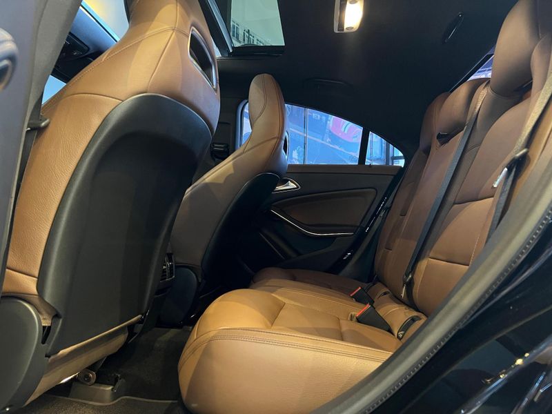 Mercedes-Benz Cla 45 AMG 4MATIC CGI 2.0 TB Aut. 2017/2018 CONCEPT MOTORS PASSO FUNDO / Carros no Vale