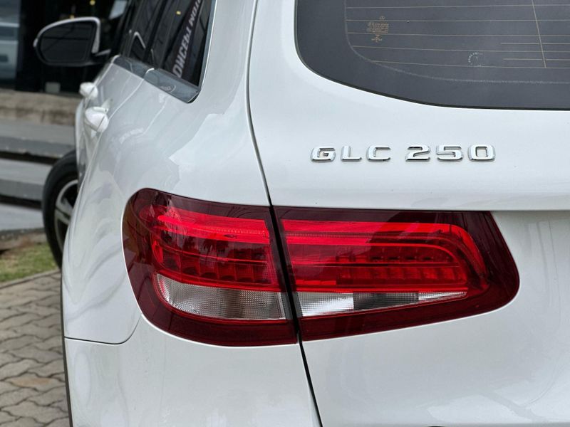Mercedes-Benz GLC 250 4MATIC 2.0 TB 16V Aut. 2016/2016 CONCEPT MOTORS PASSO FUNDO / Carros no Vale