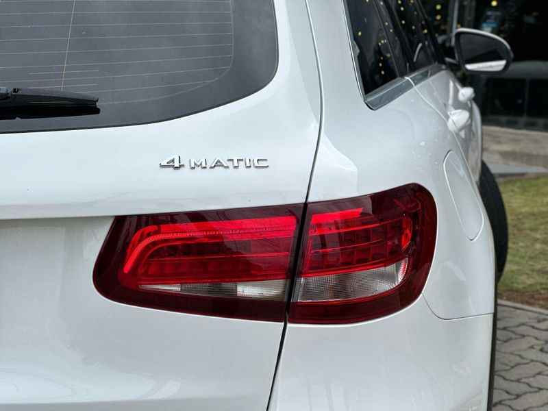 Mercedes-Benz GLC 250 4MATIC 2.0 TB 16V Aut. 2016/2016 CONCEPT MOTORS PASSO FUNDO / Carros no Vale