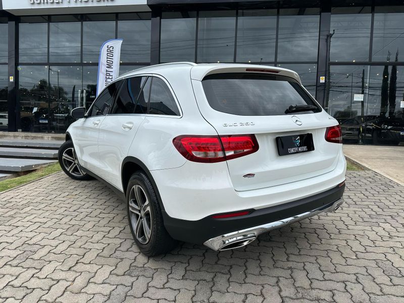 Mercedes-Benz GLC 250 4MATIC 2.0 TB 16V Aut. 2016/2016 CONCEPT MOTORS PASSO FUNDO / Carros no Vale