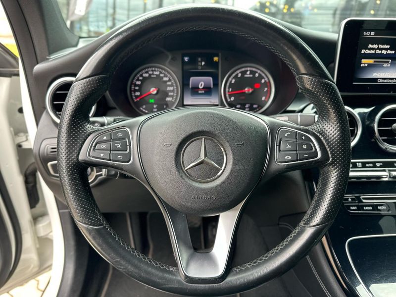Mercedes-Benz GLC 250 4MATIC 2.0 TB 16V Aut. 2016/2016 CONCEPT MOTORS PASSO FUNDO / Carros no Vale