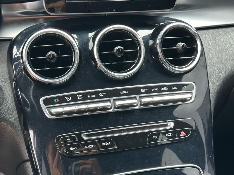Mercedes-Benz GLC 250 4MATIC 2.0 TB 16V Aut. 2016/2016 CONCEPT MOTORS PASSO FUNDO / Carros no Vale