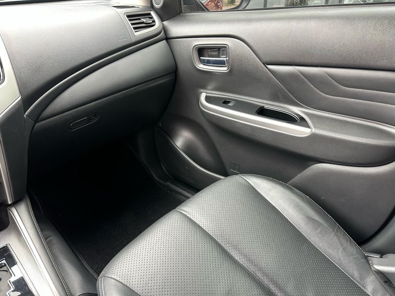 Mitsubishi L200 Triton Sport HPE 2.4 CD Diesel Aut. 2021/2022 CONCEPT MOTORS PASSO FUNDO / Carros no Vale