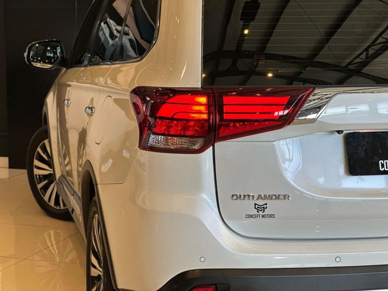 Mitsubishi Outlander HPE-S 2.2 Diesel 4×4 Aut. 2021/2022 CONCEPT MOTORS PASSO FUNDO / Carros no Vale