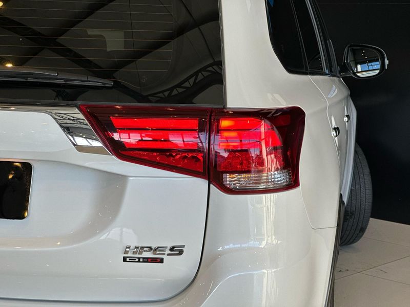 Mitsubishi Outlander HPE-S 2.2 Diesel 4×4 Aut. 2021/2022 CONCEPT MOTORS PASSO FUNDO / Carros no Vale