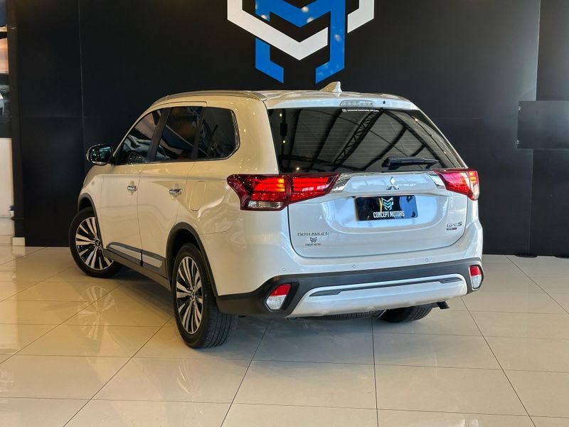 Mitsubishi Outlander HPE-S 2.2 Diesel 4×4 Aut. 2021/2022 CONCEPT MOTORS PASSO FUNDO / Carros no Vale