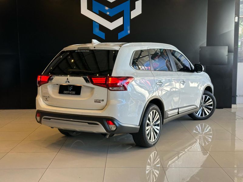 Mitsubishi Outlander HPE-S 2.2 Diesel 4×4 Aut. 2021/2022 CONCEPT MOTORS PASSO FUNDO / Carros no Vale