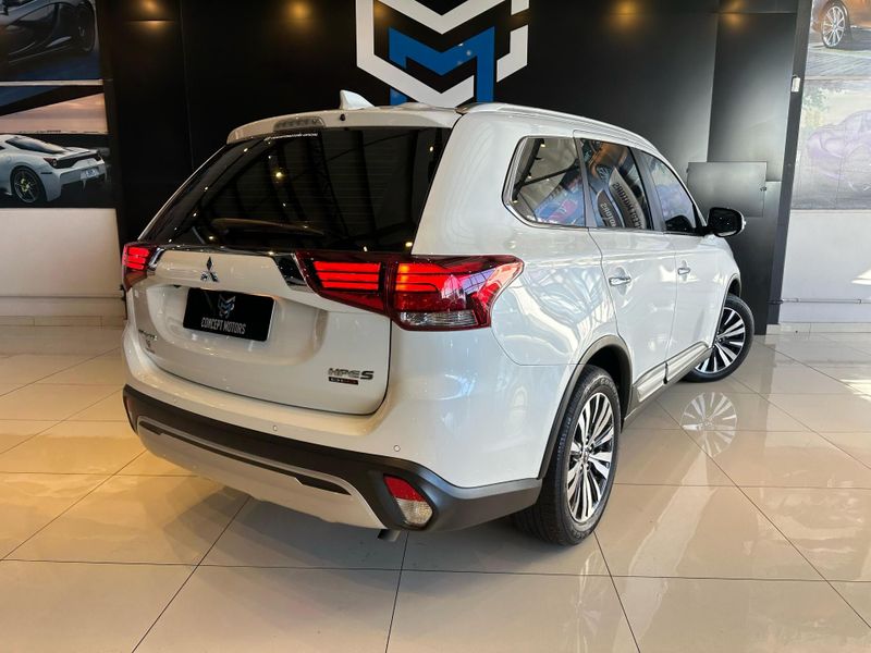 Mitsubishi Outlander HPE-S 2.2 Diesel 4×4 Aut. 2021/2022 CONCEPT MOTORS PASSO FUNDO / Carros no Vale