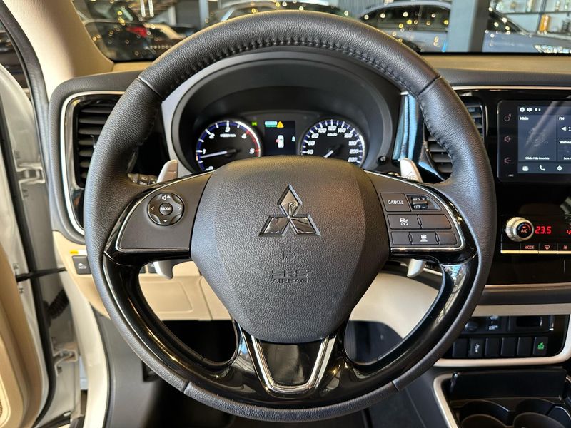 Mitsubishi Outlander HPE-S 2.2 Diesel 4×4 Aut. 2021/2022 CONCEPT MOTORS PASSO FUNDO / Carros no Vale
