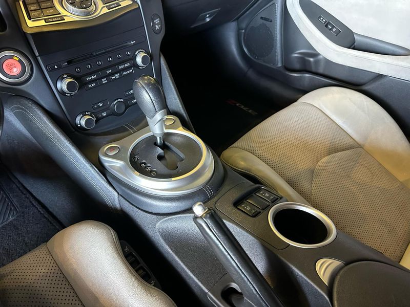 Nissan 370 Z 3.7 V6 GASOLINA AUTOMÃTICO 2010/2010 CONCEPT MOTORS PASSO FUNDO / Carros no Vale