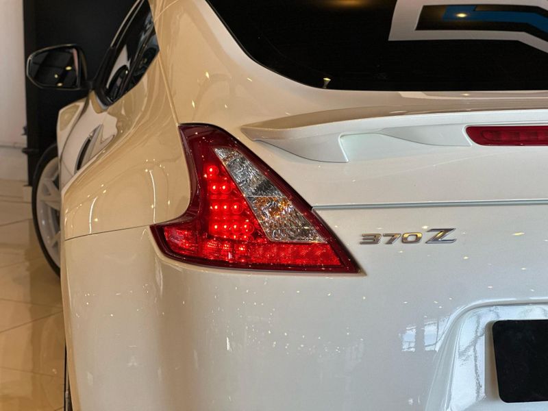 Nissan 370 Z 3.7 V6 GASOLINA AUTOMÃTICO 2010/2010 CONCEPT MOTORS PASSO FUNDO / Carros no Vale