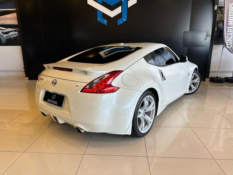 Nissan 370 Z 3.7 V6 GASOLINA AUTOMÃTICO 2010/2010 CONCEPT MOTORS PASSO FUNDO / Carros no Vale