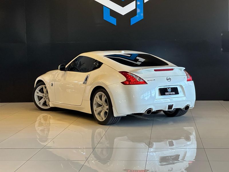 Nissan 370 Z 3.7 V6 GASOLINA AUTOMÃTICO 2010/2010 CONCEPT MOTORS PASSO FUNDO / Carros no Vale