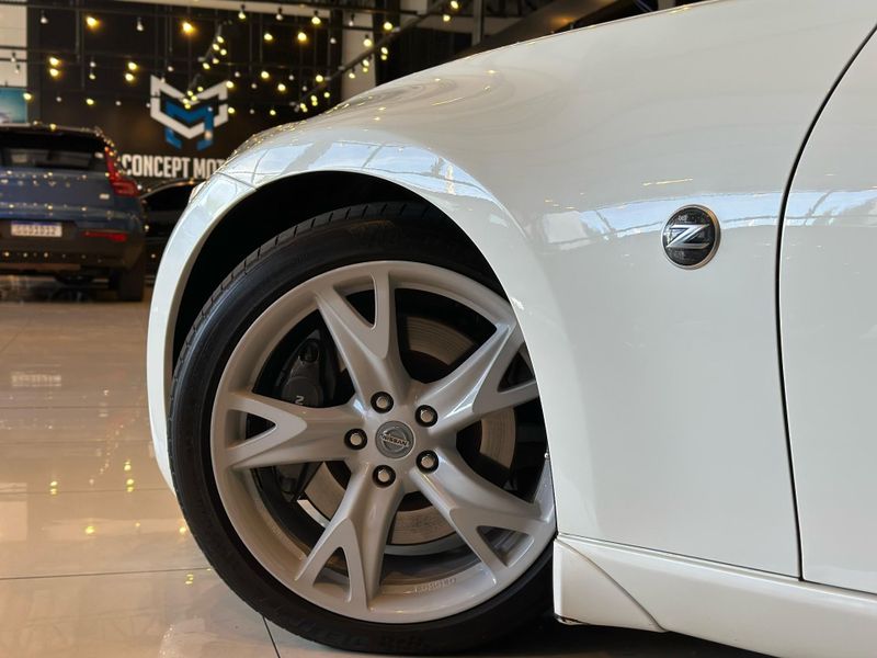 Nissan 370 Z 3.7 V6 GASOLINA AUTOMÃTICO 2010/2010 CONCEPT MOTORS PASSO FUNDO / Carros no Vale