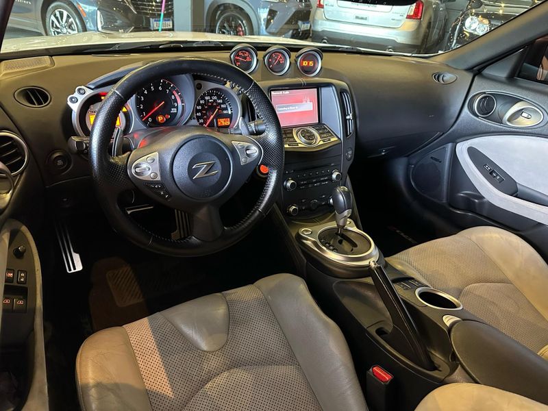 Nissan 370 Z 3.7 V6 GASOLINA AUTOMÃTICO 2010/2010 CONCEPT MOTORS PASSO FUNDO / Carros no Vale