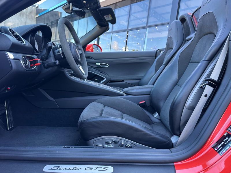 Porsche 718 Boxster GTS 4.0 400cv 2021/2021 CONCEPT MOTORS PASSO FUNDO / Carros no Vale