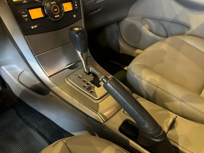 Toyota Corolla XEi 2.0 Flex 16V Aut. 2010/2011 CONCEPT MOTORS PASSO FUNDO / Carros no Vale