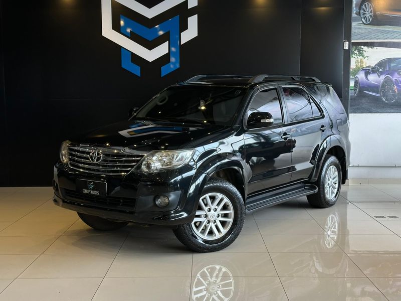 Toyota Hilux SW4 SR 4×2 2.7/ 2.7 Flex 16V Aut. 2012/2012 CONCEPT MOTORS PASSO FUNDO / Carros no Vale