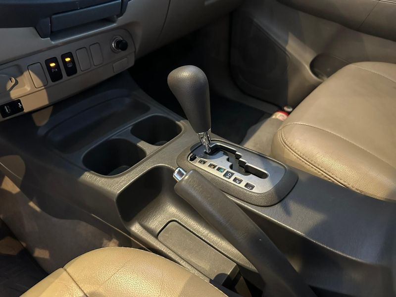 Toyota Hilux SW4 SR 4×2 2.7/ 2.7 Flex 16V Aut. 2012/2012 CONCEPT MOTORS PASSO FUNDO / Carros no Vale