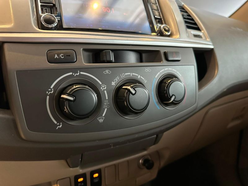 Toyota Hilux SW4 SR 4×2 2.7/ 2.7 Flex 16V Aut. 2012/2012 CONCEPT MOTORS PASSO FUNDO / Carros no Vale