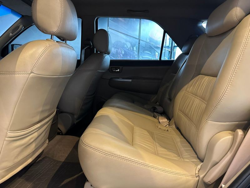 Toyota Hilux SW4 SR 4×2 2.7/ 2.7 Flex 16V Aut. 2012/2012 CONCEPT MOTORS PASSO FUNDO / Carros no Vale