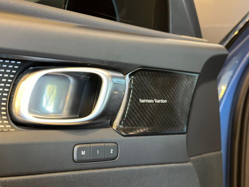 Volvo XC40 T-5 R-DESIGN 1.5 FWD (HÃ­brido) 2021/2021 CONCEPT MOTORS PASSO FUNDO / Carros no Vale
