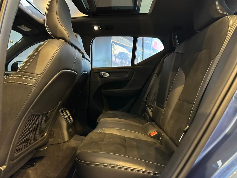 Volvo XC40 T-5 R-DESIGN 1.5 FWD (HÃ­brido) 2021/2021 CONCEPT MOTORS PASSO FUNDO / Carros no Vale
