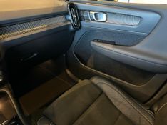 Volvo XC40 T-5 R-DESIGN 1.5 FWD (HÃ­brido) 2020/2021 CONCEPT MOTORS PASSO FUNDO / Carros no Vale