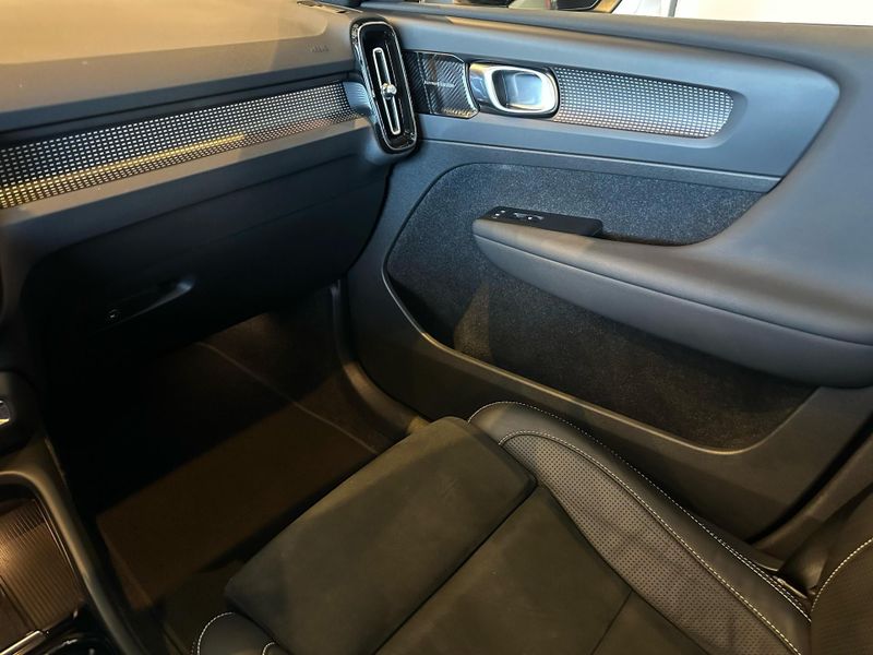 Volvo XC40 T-5 R-DESIGN 1.5 FWD (HÃ­brido) 2020/2021 CONCEPT MOTORS PASSO FUNDO / Carros no Vale