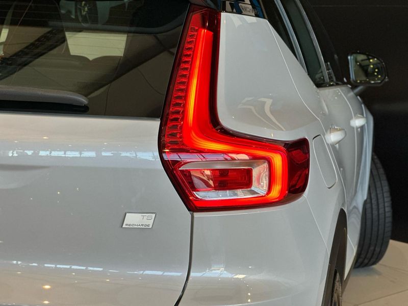 Volvo XC40 T-5 R-DESIGN 1.5 FWD (HÃ­brido) 2020/2021 CONCEPT MOTORS PASSO FUNDO / Carros no Vale