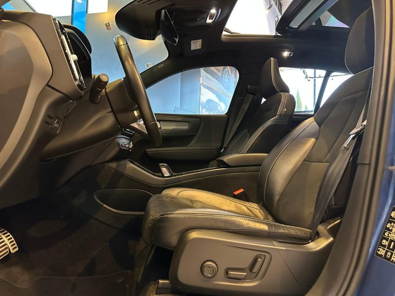 Volvo XC40 T-5 R-DESIGN 1.5 FWD (HÃ­brido) 2021/2021 CONCEPT MOTORS PASSO FUNDO / Carros no Vale