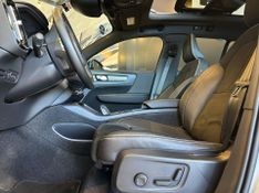 Volvo XC40 T-5 R-DESIGN 1.5 FWD (HÃ­brido) 2020/2021 CONCEPT MOTORS PASSO FUNDO / Carros no Vale