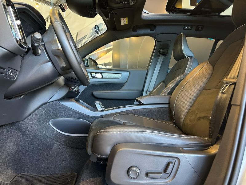 Volvo XC40 T-5 R-DESIGN 1.5 FWD (HÃ­brido) 2020/2021 CONCEPT MOTORS PASSO FUNDO / Carros no Vale
