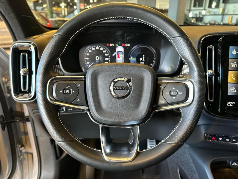 Volvo XC40 T-5 R-DESIGN 1.5 FWD (HÃ­brido) 2020/2021 CONCEPT MOTORS PASSO FUNDO / Carros no Vale