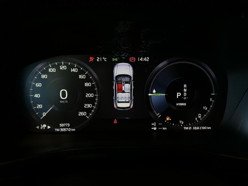 Volvo XC40 T-5 R-DESIGN 1.5 FWD (HÃ­brido) 2020/2021 CONCEPT MOTORS PASSO FUNDO / Carros no Vale