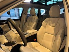 Volvo XC60 T-8 INSC EXPRESS 2.0 (HÃ­brido) 2021/2022 CONCEPT MOTORS PASSO FUNDO / Carros no Vale
