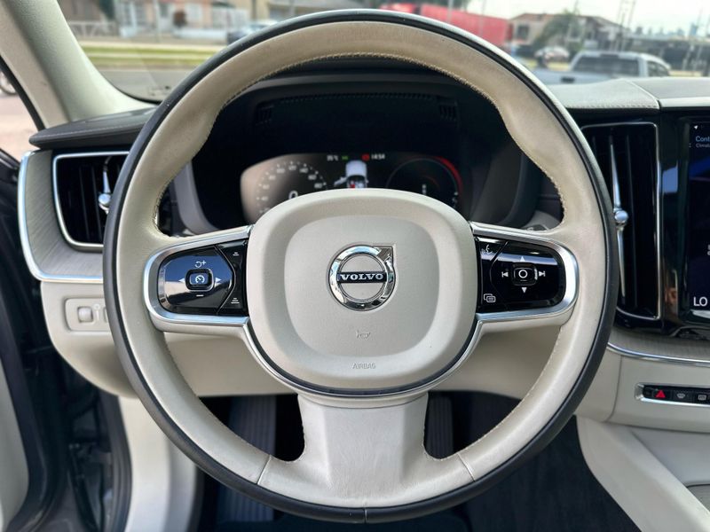 Volvo XC60 T-8 INSCRIPTION 2.0 (HÃ­brido) 2021/2021 CONCEPT MOTORS PASSO FUNDO / Carros no Vale