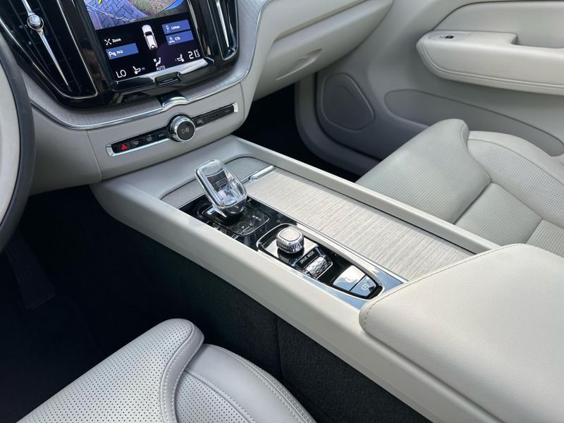 Volvo XC60 T-8 INSCRIPTION 2.0 (HÃ­brido) 2021/2021 CONCEPT MOTORS PASSO FUNDO / Carros no Vale