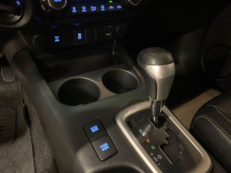 Toyota Hilux / CDSRVA4FD 2016/2016 ENZO MULTIMARCAS CAXIAS DO SUL / Carros no Vale