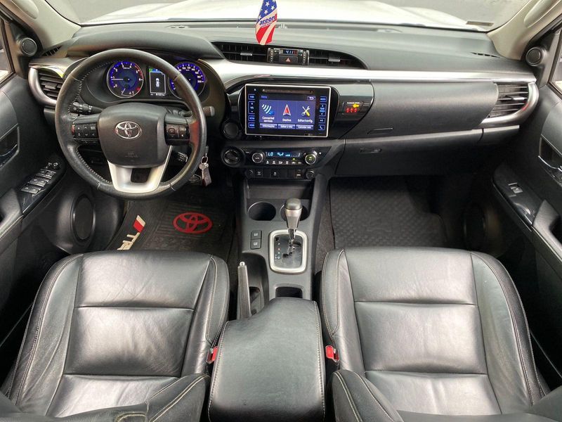 Toyota Hilux / CDSRVA4FD 2016/2016 ENZO MULTIMARCAS CAXIAS DO SUL / Carros no Vale