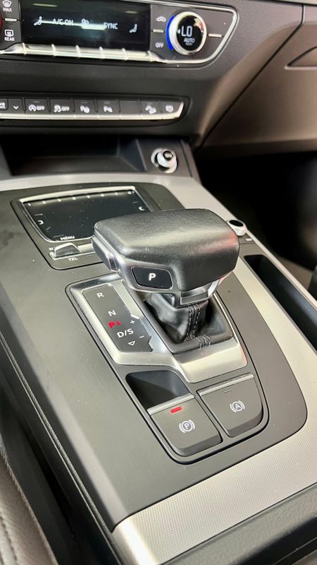 Audi Q5 Ambiente 2.0 TFSI Quattro S Tronic 2017/2018 PC VEÍCULOS SANTA CRUZ DO SUL / Carros no Vale