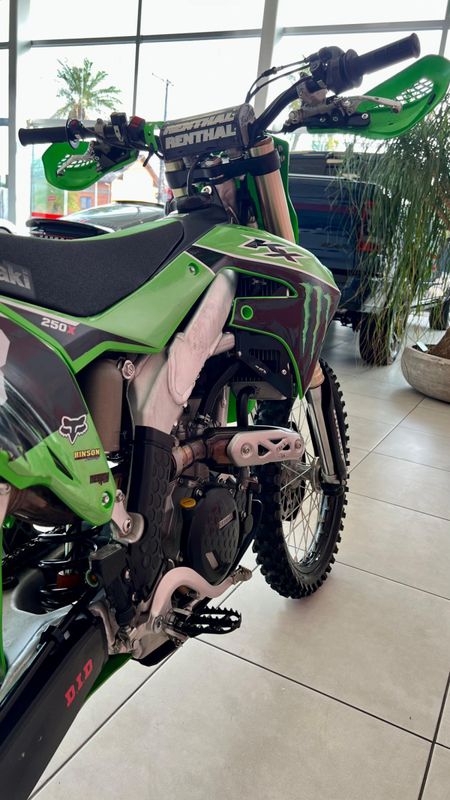 KAWASAKI KX 250/ 250 F 2023/2023 PC VEÍCULOS SANTA CRUZ DO SUL / Carros no Vale